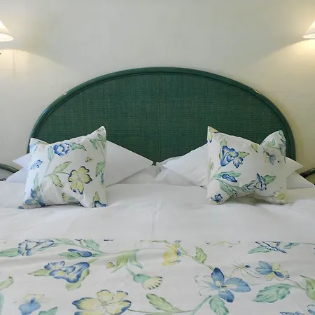 Boutique La Rocca 4* רונקו סופרה אסקונה